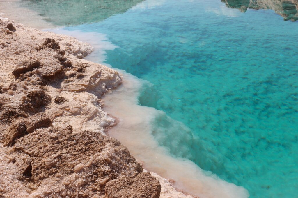 Shows readers what salt lake pools look like