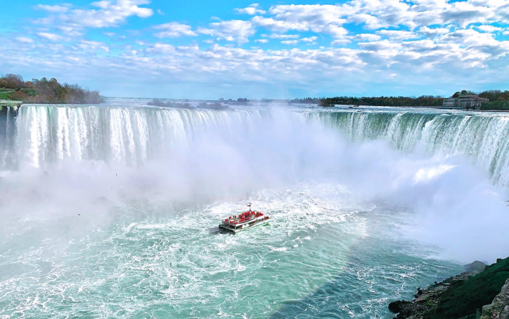 Discover Canada Maid in the Mist at Niagara falls.

